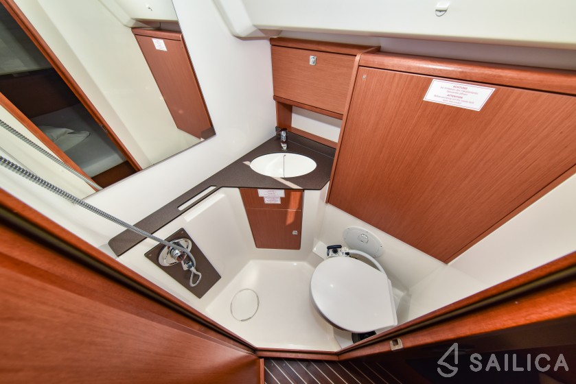 Bavaria 46 Cruiser - Yacht Charter Sailica