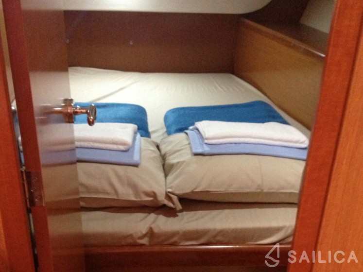 Oceanis 46 - Yacht Charter Sailica