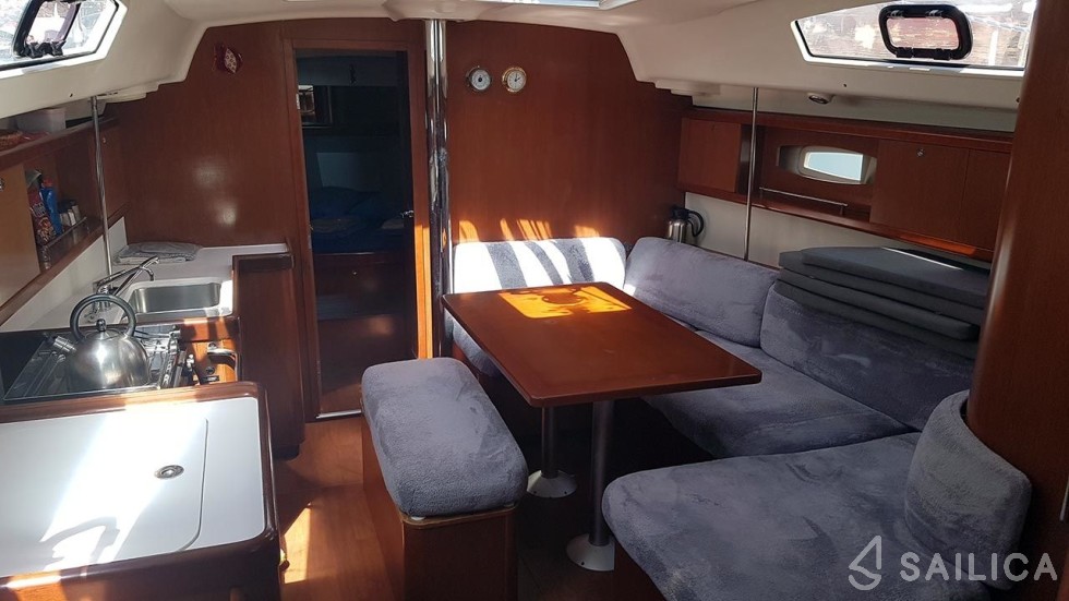 Oceanis 40 - Yacht Charter Sailica