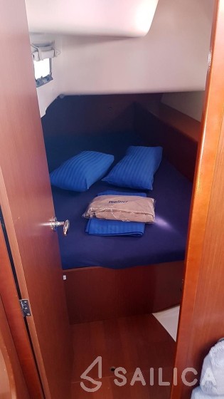 Oceanis 40 - Yacht Charter Sailica