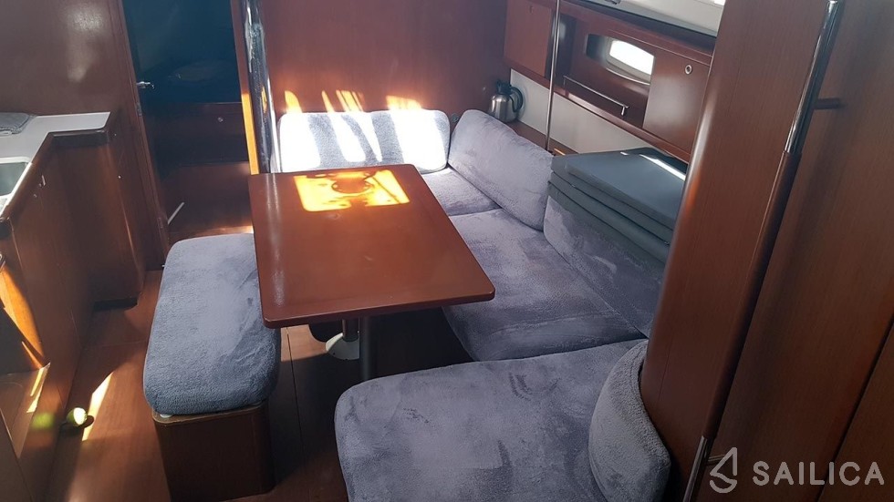 Oceanis 40 - Yacht Charter Sailica