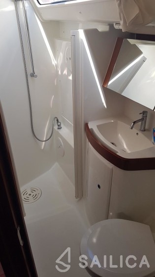 Oceanis 40 - Yacht Charter Sailica