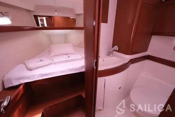 Oceanis 40 - Yacht Charter Sailica