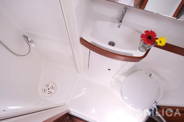 Oceanis 40 - Yacht Charter Sailica