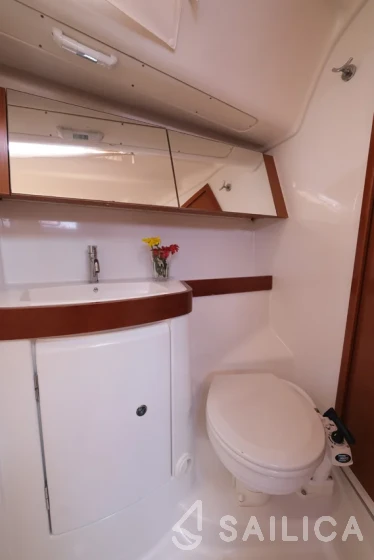 Oceanis 40 - Yacht Charter Sailica