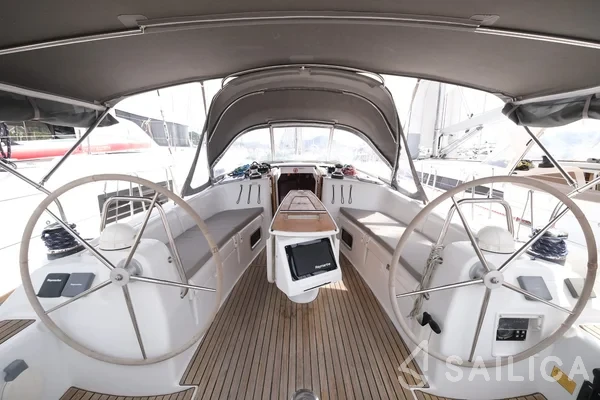 Oceanis 40 - Yacht Charter Sailica