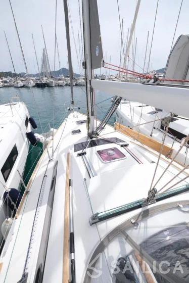 Oceanis 40 - Yacht Charter Sailica