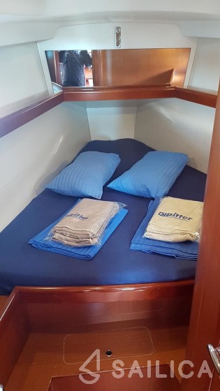 Oceanis 40 - Yacht Charter Sailica