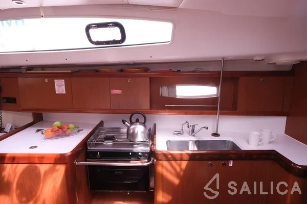 Oceanis 40 - Yacht Charter Sailica