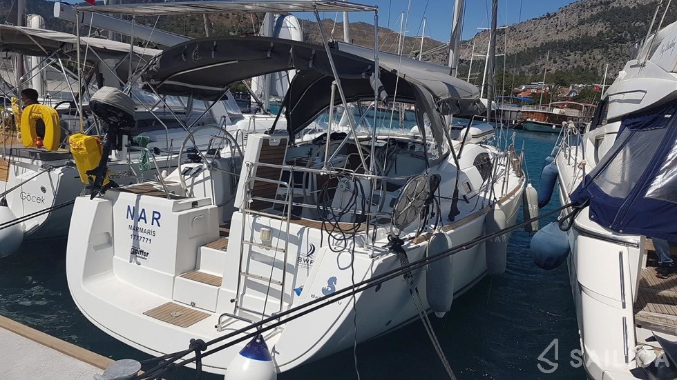 Oceanis 40 - Yacht Charter Sailica