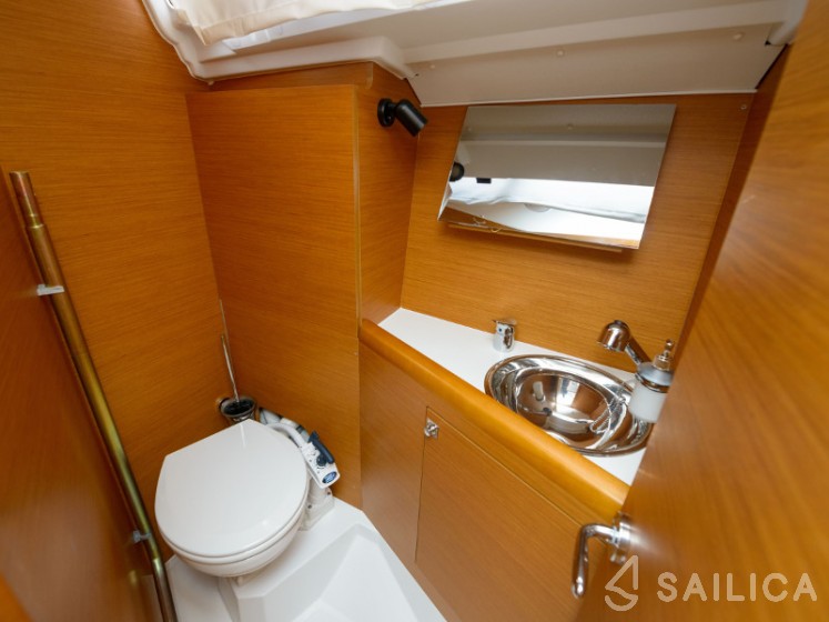 Sun Odyssey 349 - Yacht Charter Sailica