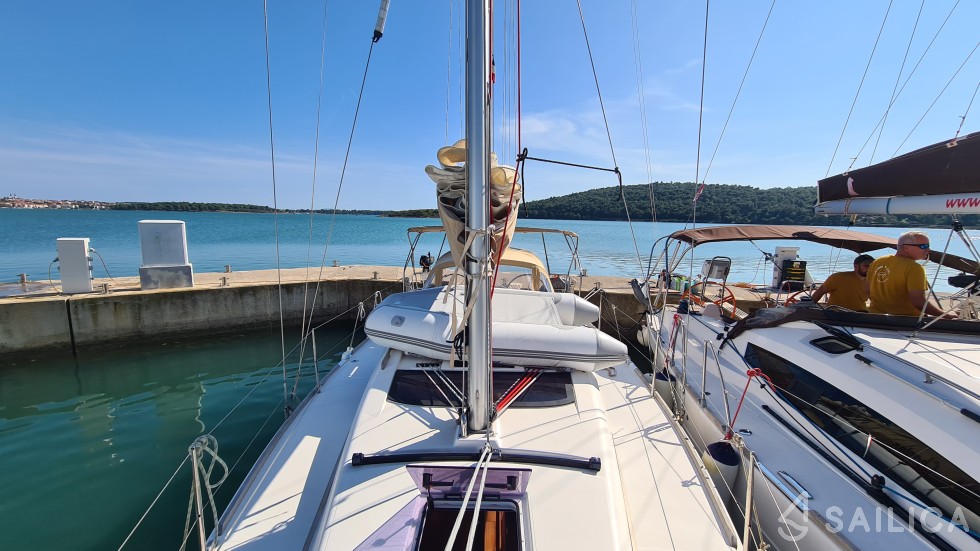 Dufour 350 GL - Yacht Charter Sailica