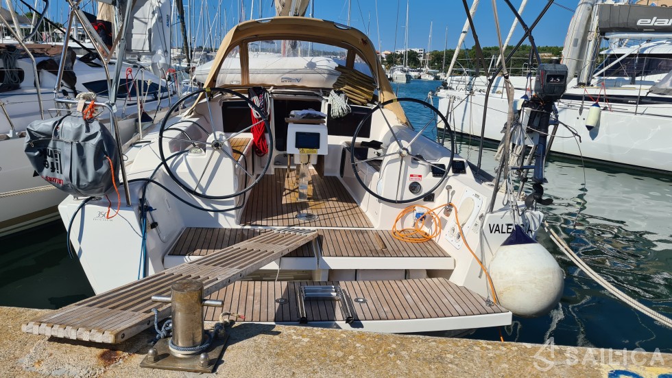 Dufour 350 GL - Yacht Charter Sailica