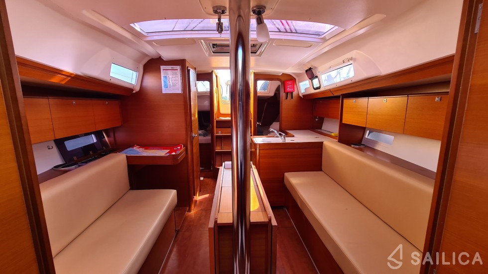 Dufour 350 GL - Yacht Charter Sailica