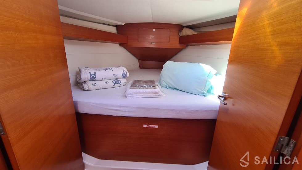 Dufour 350 GL - Yacht Charter Sailica