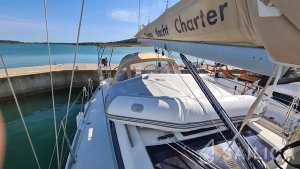 Dufour 350 GL - Yacht Charter Sailica