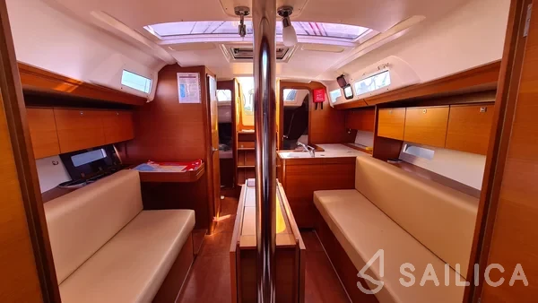 Dufour 350 GL - Yacht Charter Sailica