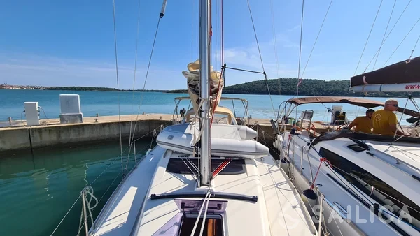 Dufour 350 GL - Yacht Charter Sailica