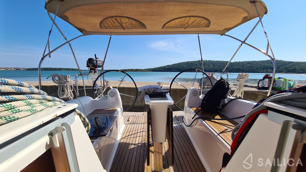 Dufour 350 GL - Yacht Charter Sailica