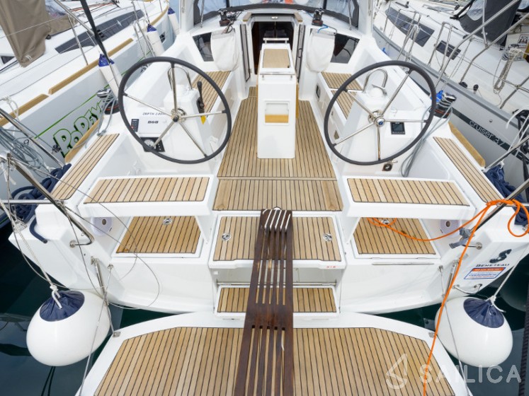 Oceanis 35.1 - Yacht Charter Sailica