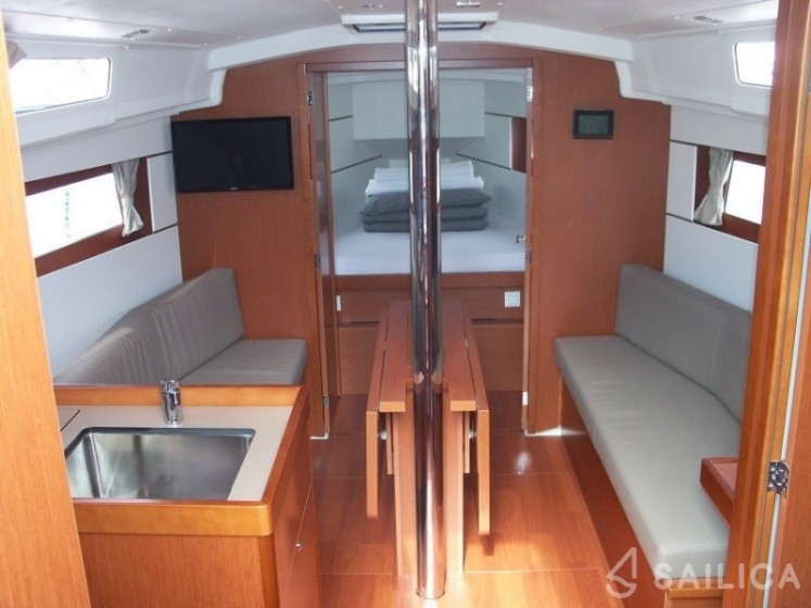 Oceanis 35.1 - Yacht Charter Sailica