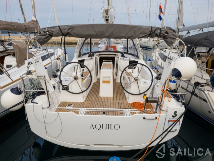Oceanis 35.1 - Yacht Charter Sailica