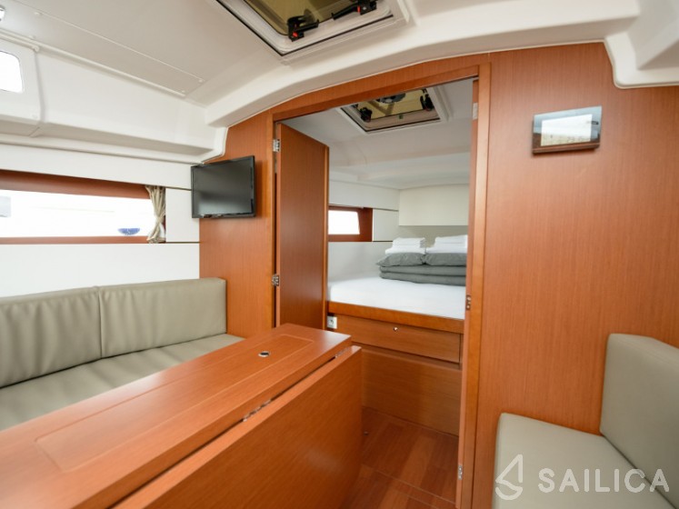 Oceanis 35.1 - Yacht Charter Sailica
