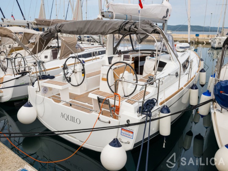 Oceanis 35.1 - Yacht Charter Sailica