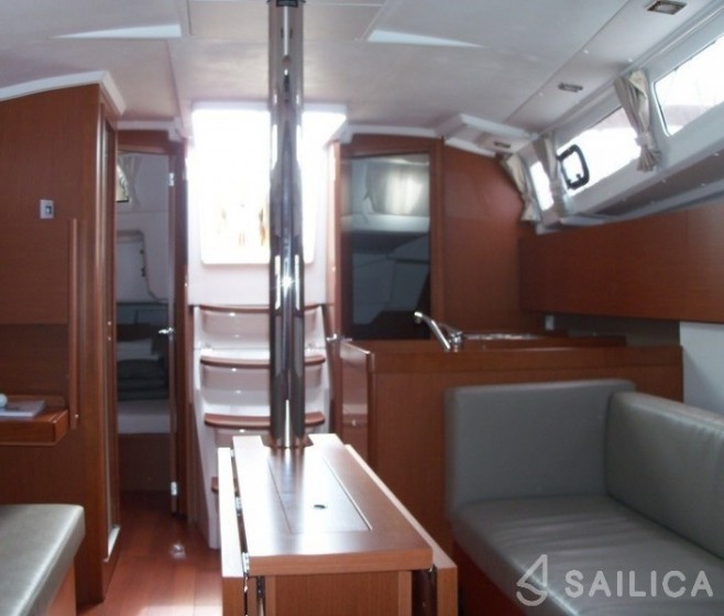 Oceanis 35.1 - Yacht Charter Sailica