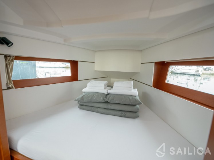 Oceanis 35.1 - Yacht Charter Sailica