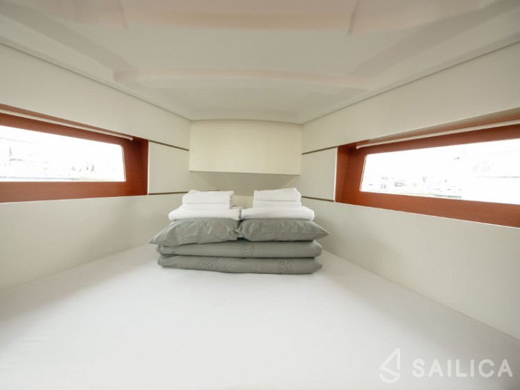 Oceanis 35.1 - Yacht Charter Sailica