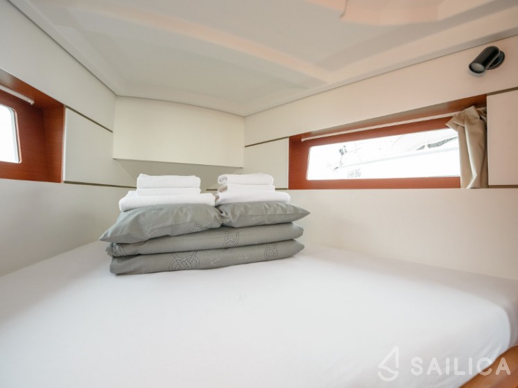 Oceanis 35.1 - Yacht Charter Sailica