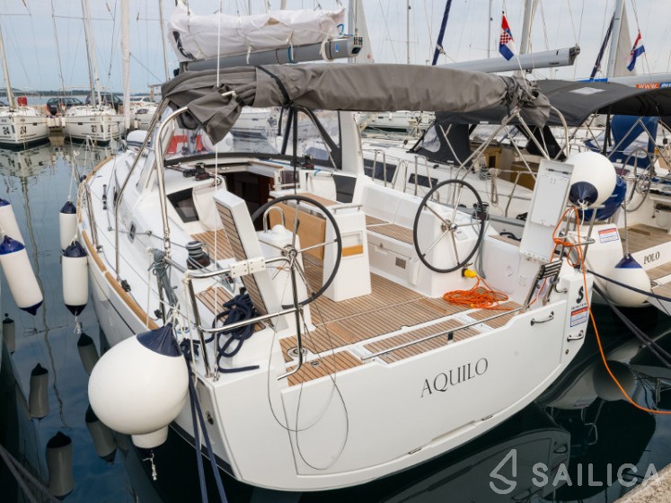 Oceanis 35.1 - Yacht Charter Sailica