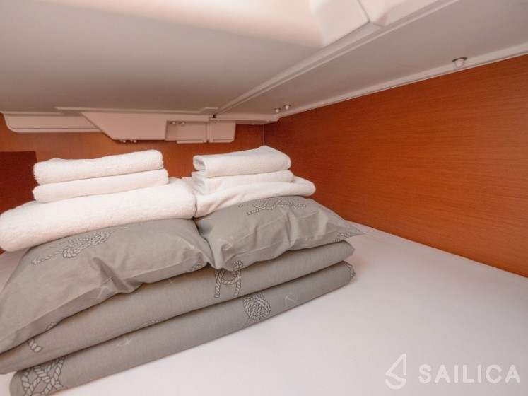 Oceanis 35.1 - Yacht Charter Sailica