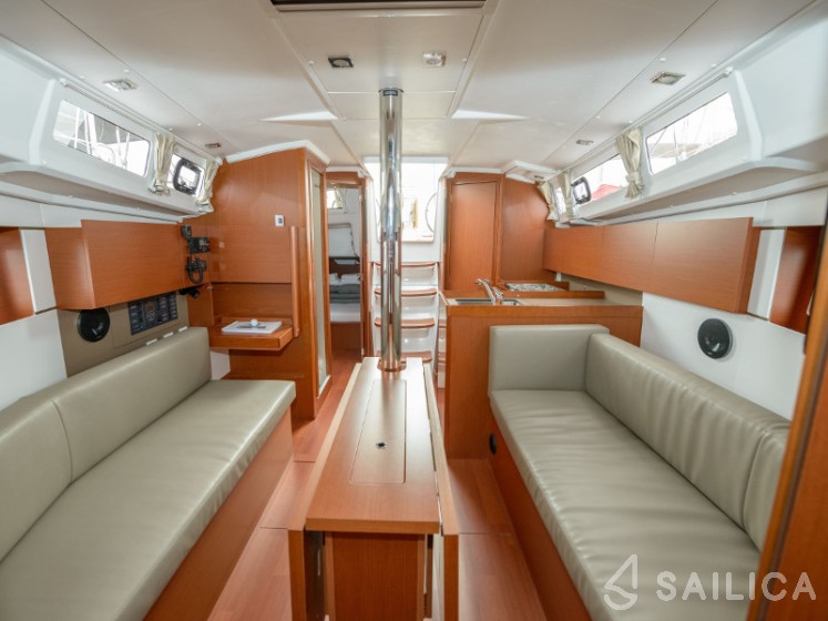 Oceanis 35.1 - Yacht Charter Sailica