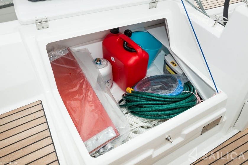 Oceanis 35.1 - Yacht Charter Sailica