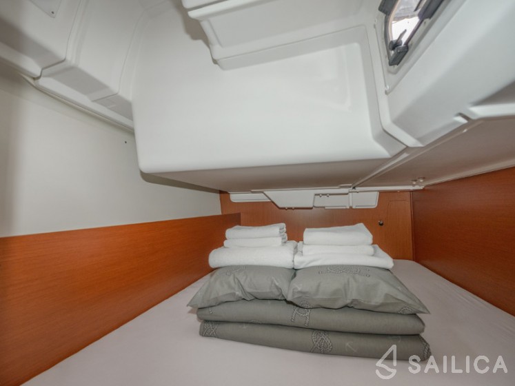 Oceanis 35.1 - Yacht Charter Sailica