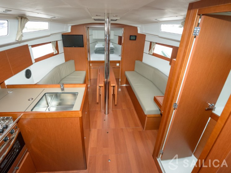 Oceanis 35.1 - Yacht Charter Sailica
