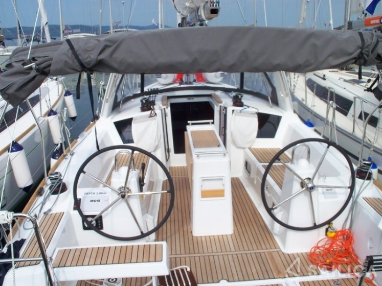 Oceanis 35.1 - Yacht Charter Sailica