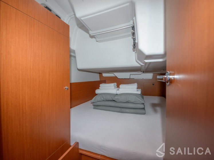 Oceanis 35.1 - Yacht Charter Sailica