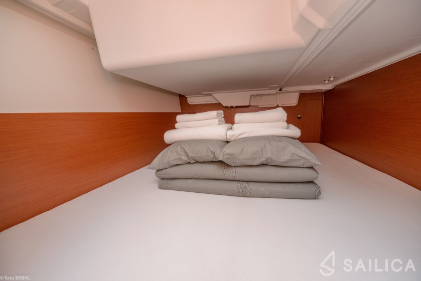 Oceanis 35.1 - Yacht Charter Sailica