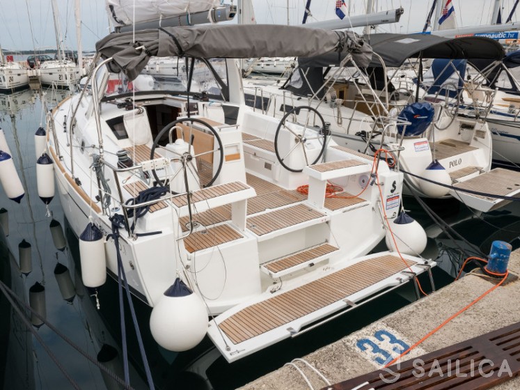 Oceanis 35.1 - Yacht Charter Sailica