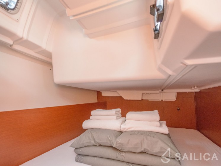 Oceanis 35.1 - Yacht Charter Sailica