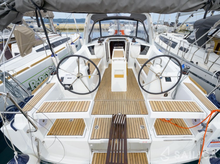 Oceanis 35.1 - Yacht Charter Sailica