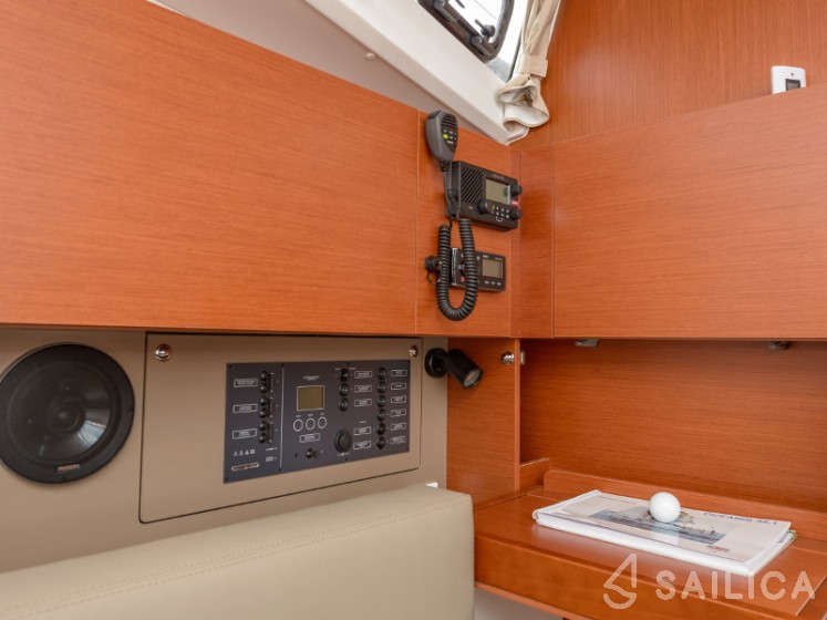 Oceanis 35.1 - Yacht Charter Sailica