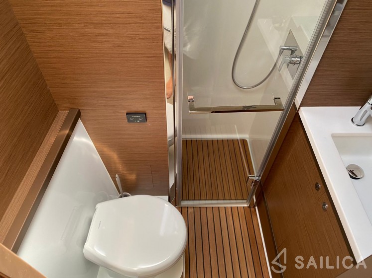 Lagoon 52F - Yacht Charter Sailica