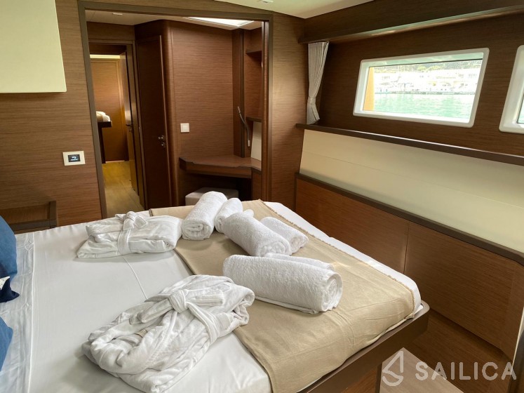 Lagoon 52F - Yacht Charter Sailica