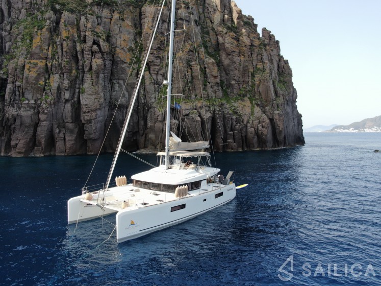 Lagoon 52F - Yacht Charter Sailica