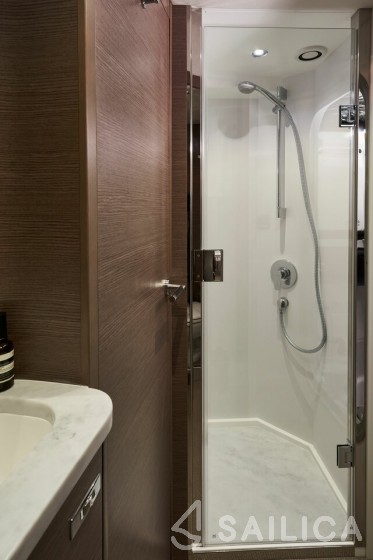 Princess 72 Fly - Yacht Charter Sailica