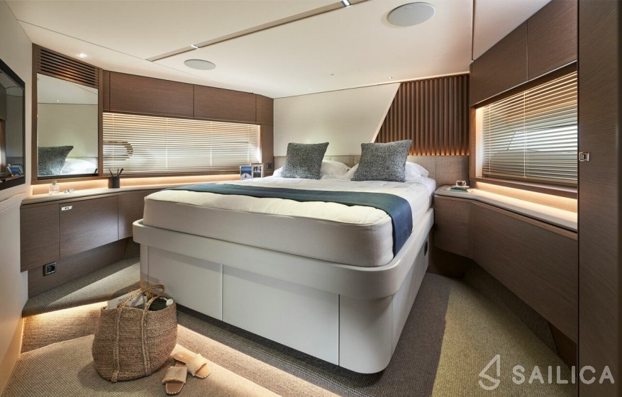 Princess 72 Fly - Yacht Charter Sailica